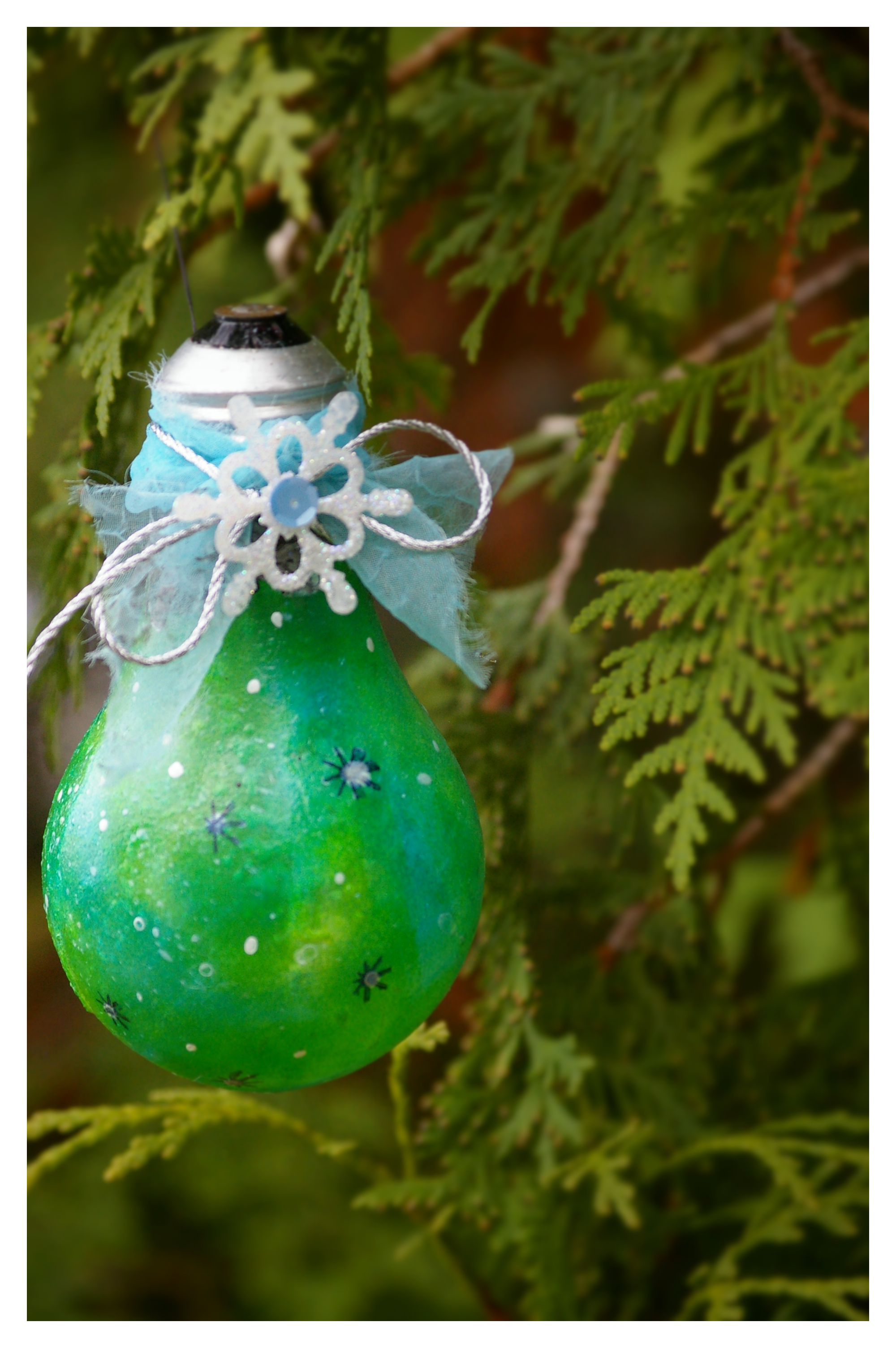 Upcycle Light Bulbs into Holiday Ornaments with StazOn